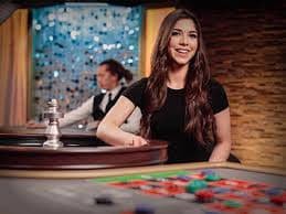 Antarmuka Caishen Wins menampilkan reel, paytable, dan tombol putar di platform mpo222